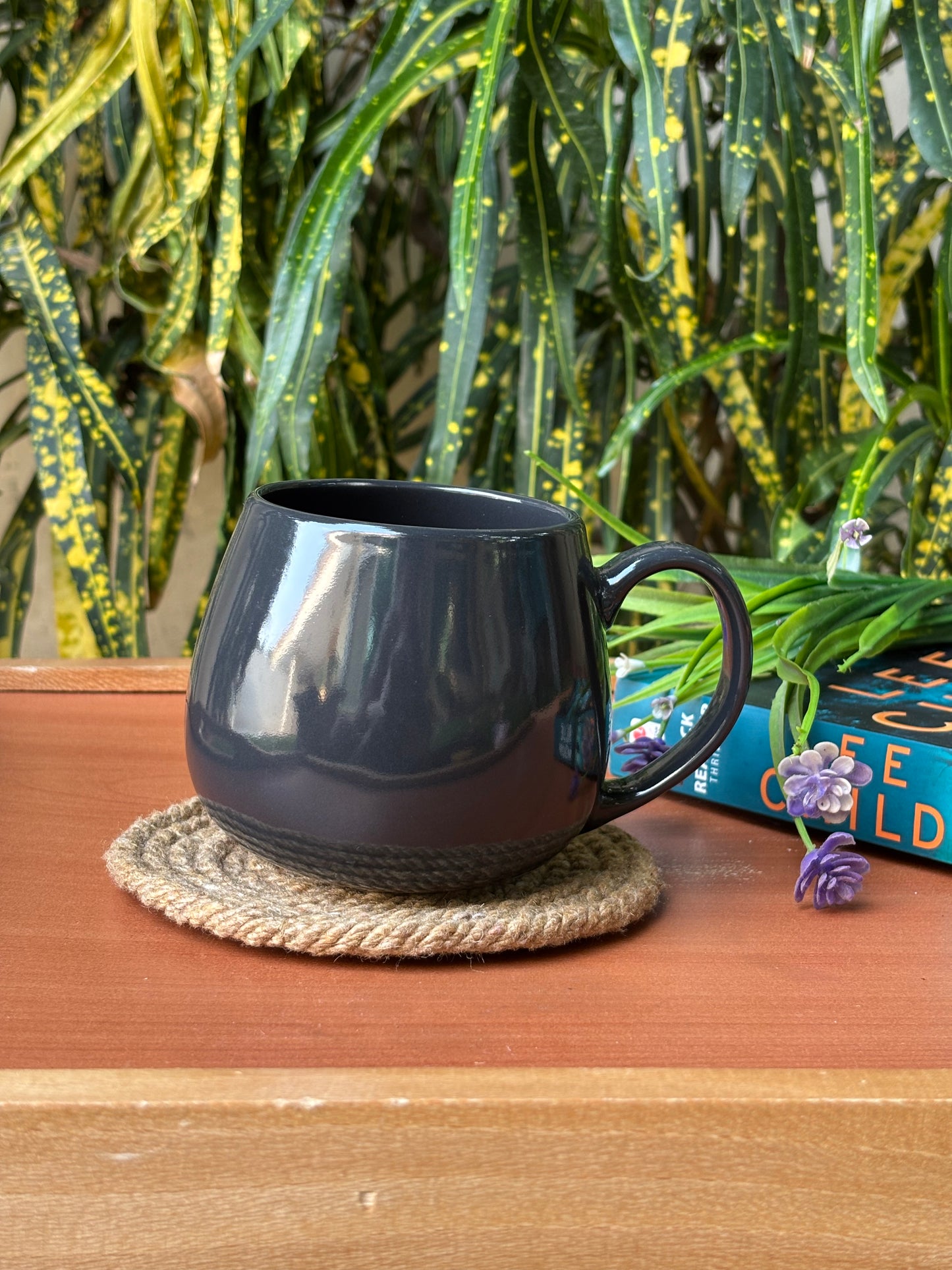 Cozy Curvy Handheld Ceramic Mug