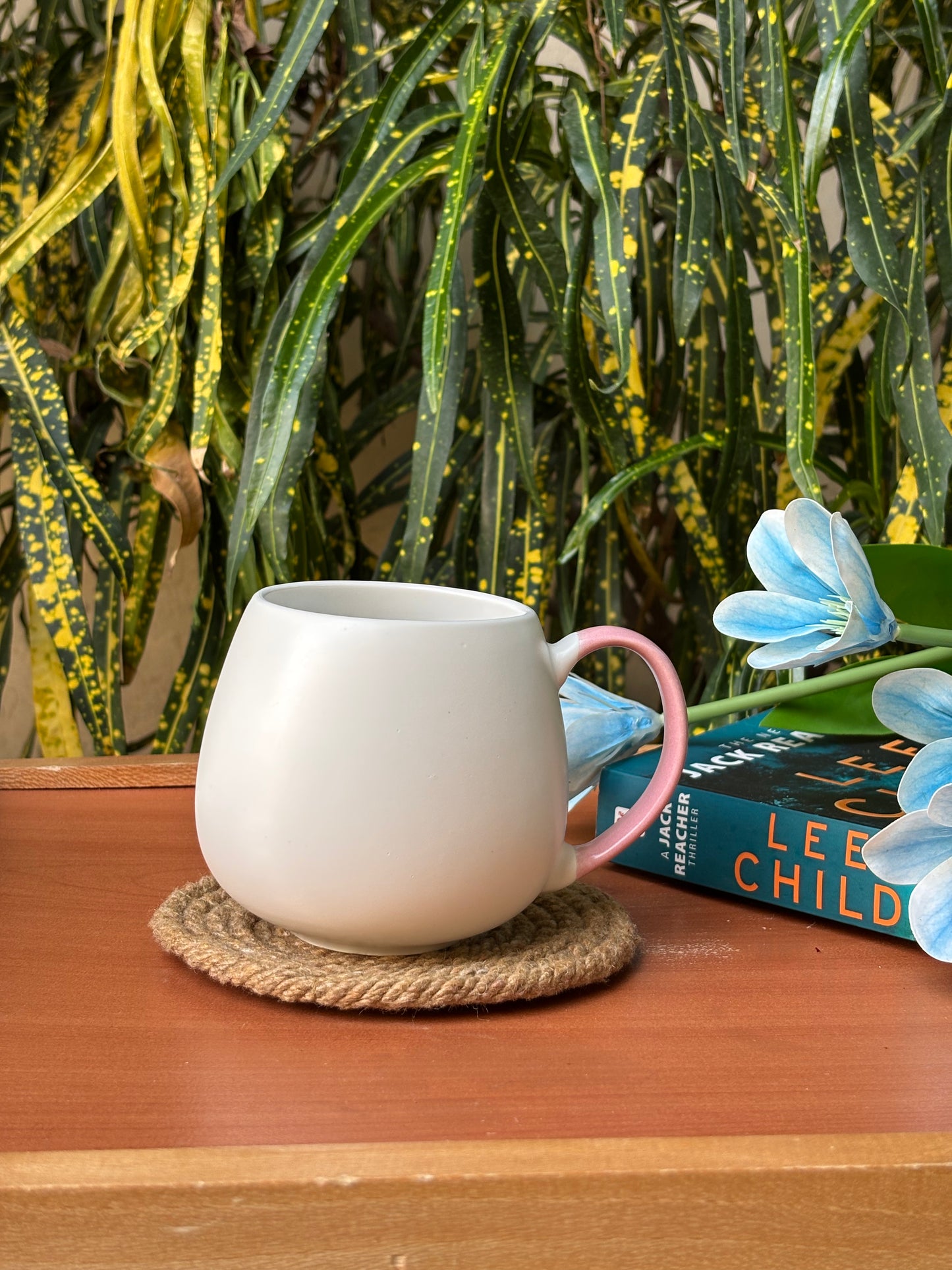 Cozy Curvy Handheld Ceramic Mug